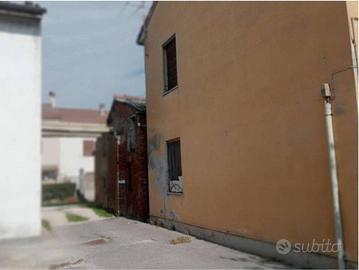 Immobile in asta di 144 m² con 4 locali e box auto