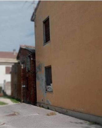 Immobile in asta di 144 m² con 4 locali e box auto