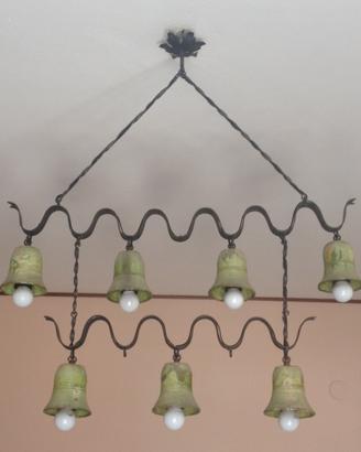 Lampadario in ferro battuto e ceramica