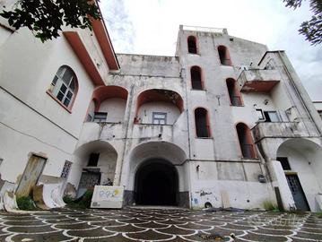 Palazzo / Stabile di 750 m² a Scafati