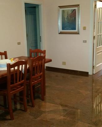 Appartamento al mar in granito e marmo da occasion