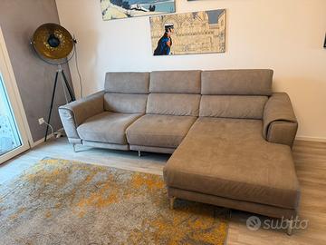 Divano con chaisse longue e recliner - by Natuzzi