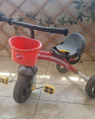 Triciclo Chicco Ducati con manico telescopico - 5€
