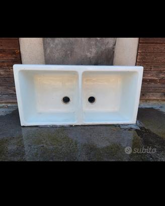 Lavandino in ceramica a 2 vasche