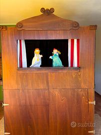 Teatrino per marionette con pupazzi artigianali