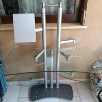 scrivania con basi di appoggio in vetro temperato 