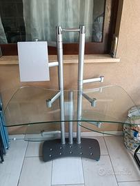 scrivania con basi di appoggio in vetro temperato 