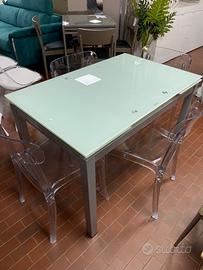 Tavolo in vetro allungabile