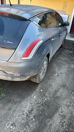 Lancia Delta 1.6 D gomme nuove pirelli