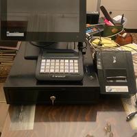 Registratire di cassa con monitor touch