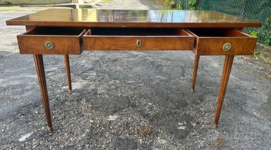 Scrivania del XIX secolo