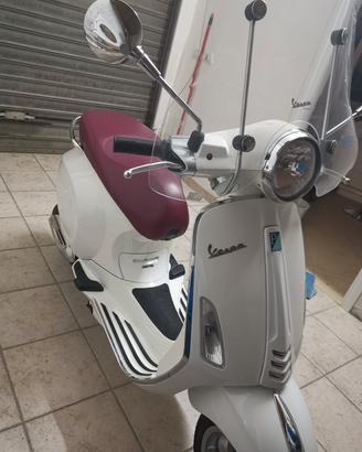 Vespa Primavera 50 4T. Come nuova!