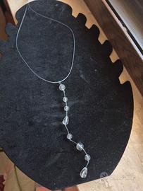 Collana trasparente con gocce d'acqua