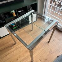 Tavolo in vetro allungabile