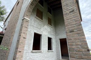 PORZIONE DI BIFAMILIARE A ARZERGRANDE