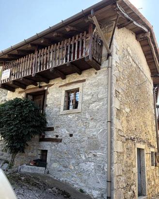 Rustico / Casale di 69 m² con 2 locali a Savogna