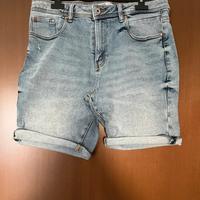 Pantaloni jeans corti