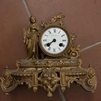 Orologio da camino francese in bronzo dorato