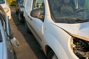 Renault Kangoo del 2016 per pezzi di ricambio
