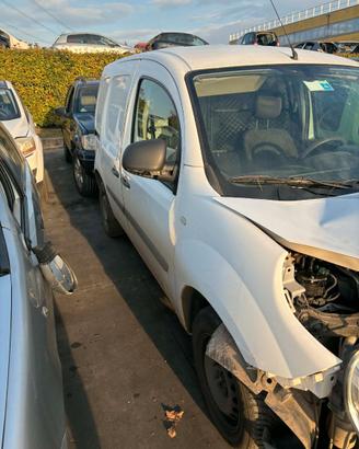 Renault Kangoo del 2016 per pezzi di ricambio