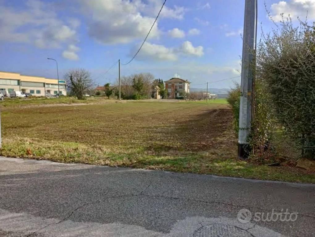 Immobile in asta di 2045 m² a Cartoceto - Vista 2