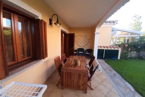 San Teodoro Ampia Veranda con Giardino