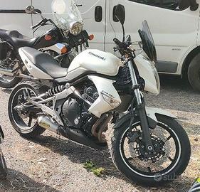 Kawasaki er6n pronta per la strada