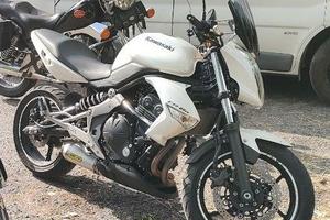 Kawasaki er6n pronta per la strada