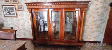 Elegante cristalliera/vetrinetta in stile classico