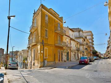 Ragusa - Casa indipendente su tre Livelli