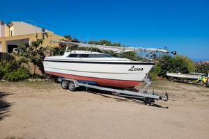 Barca 7,90 mt, 50Cv, 6 letti, bagno, carrello