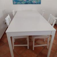 tavolo allungabile Ikea con sedie 