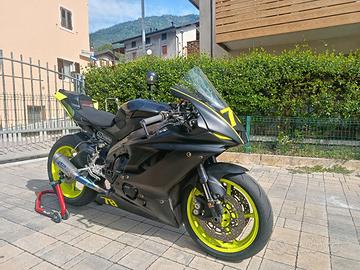 r6 pronto pista