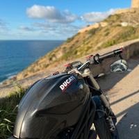 Ducati monster 696