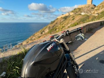 Ducati monster 696