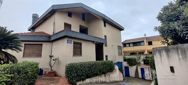 Indipendente 600 mq con giardino