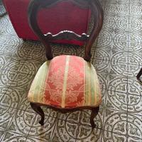 Sedia ricamanta e rivestita in pizzo