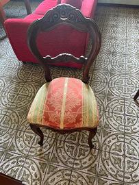 Sedia ricamanta e rivestita in pizzo