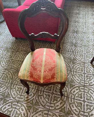 Sedia ricamanta e rivestita in pizzo