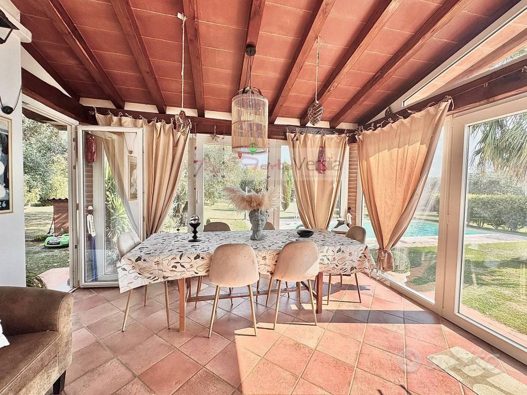 Villa di 234 m² con più di 5 locali a Seravezza - Vista 2
