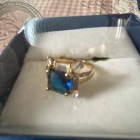 Anello con zaffiro blu