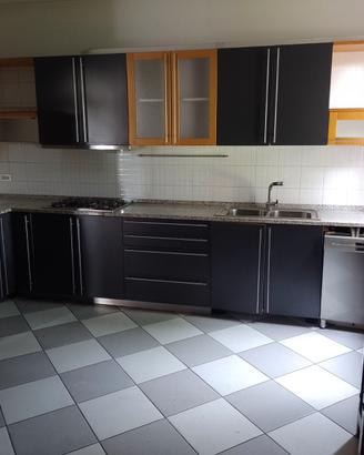 Ampia cucina moderna marca Poggenpohl