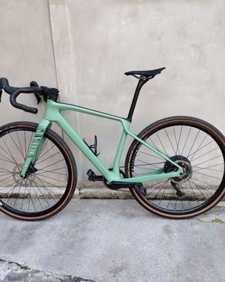 Bici gravel in carbonio