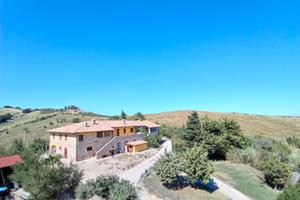 Splendido casolare con vista mare monti
