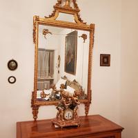 Specchio in stile neoclassico