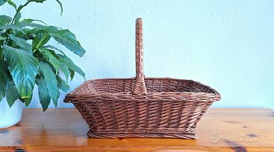 Cesto in vimini con manico