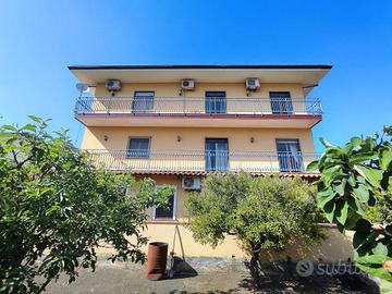 Villa singola con esterno ideale tre abitazione Ma