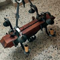Lampadario rustico in ferro battuto e legno 4 luci