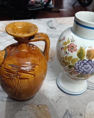 vasetto e un versatoio in ceramica xx secolo