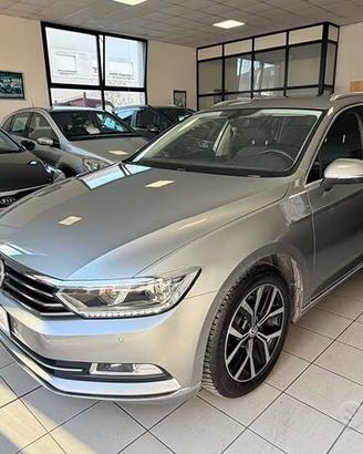 Volkswagen Passat 2.0 TDI DSG Executive 12 Mesi Ga